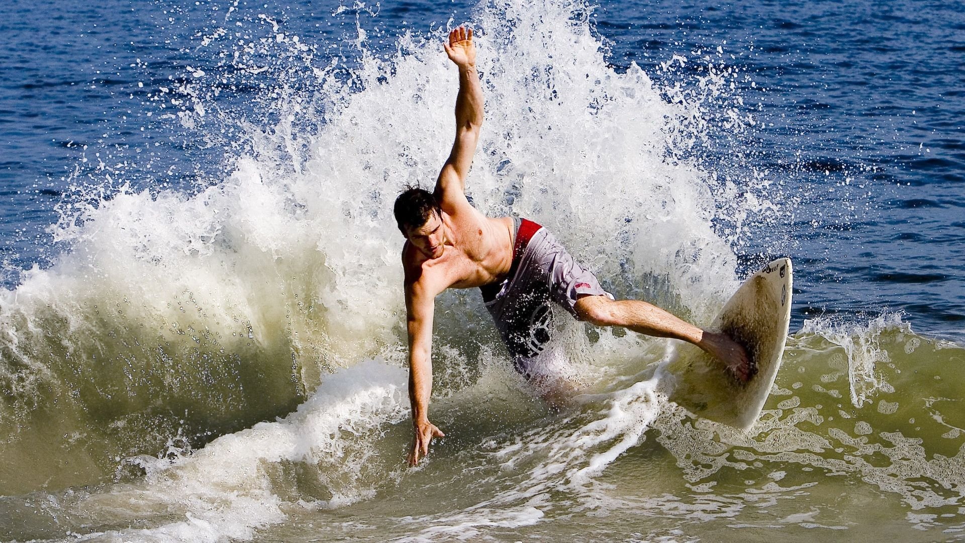 前场围抢成功助力闪电破门，前场抢断