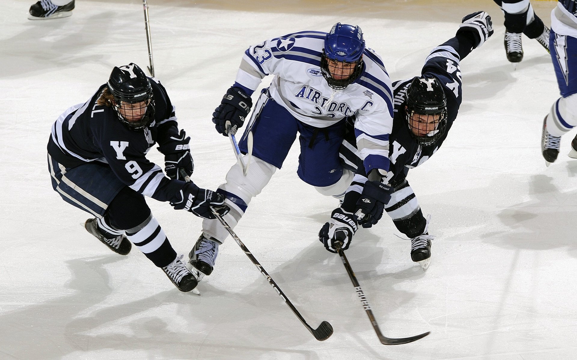 九游赛事-场地情况变化频繁队伍赛前适应训练安排更加灵活，比赛场地怎么形容