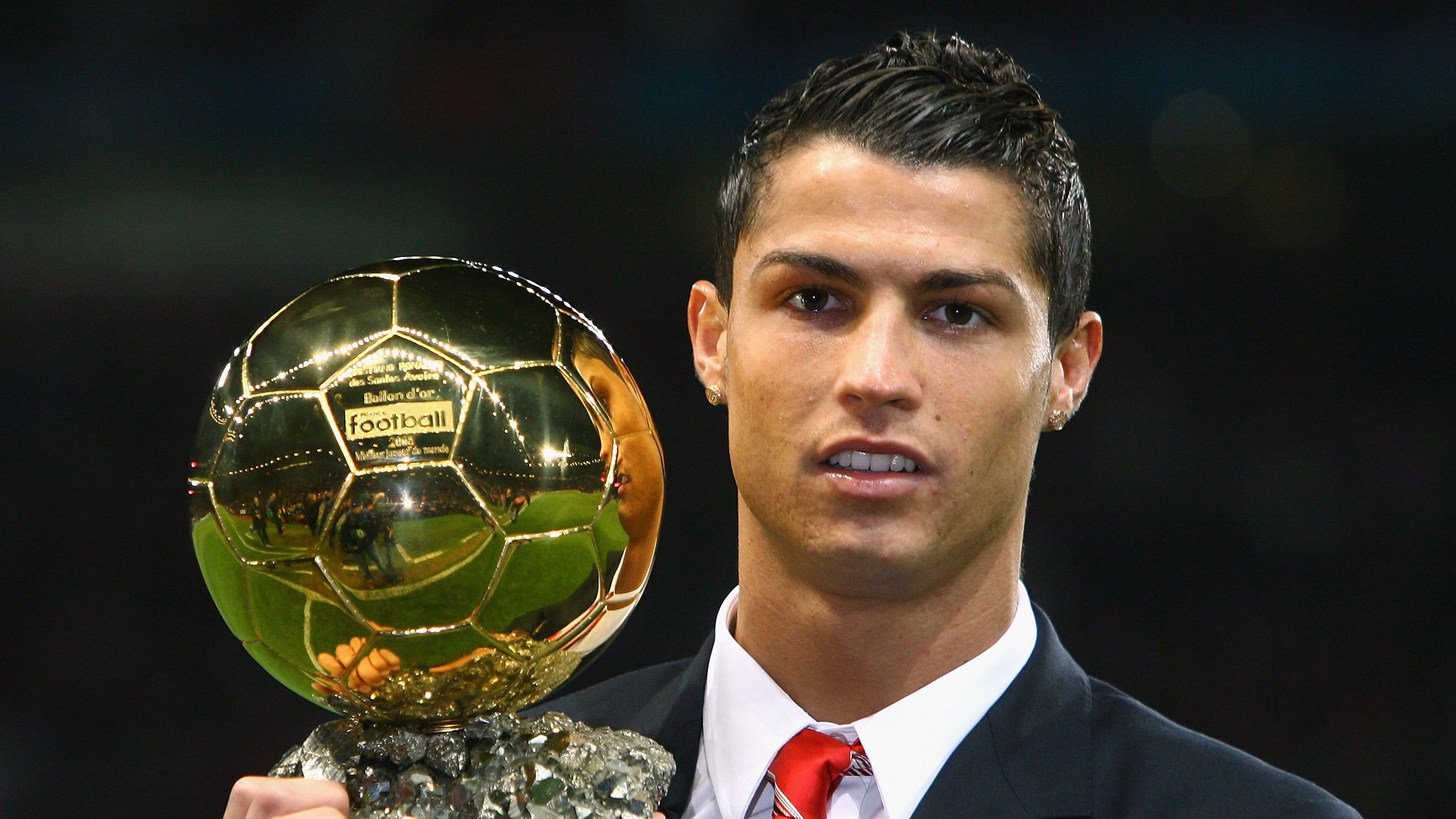 高尔精准的传球帮助袋鼠队穿透对方防线，高尔夫袋鼠男装简介